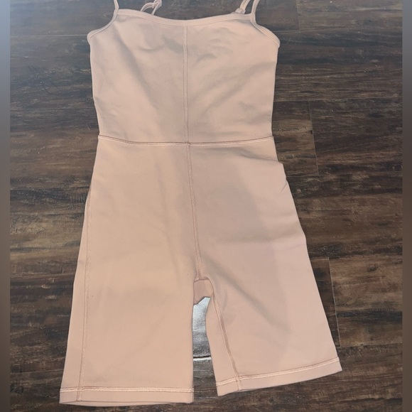 Aritzia, Wilfred, divinity romper 5”. Color beige - Picture 2 of 4